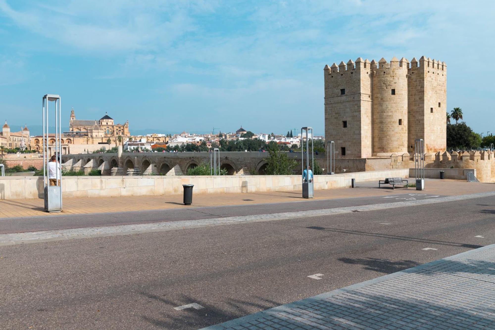 Apartamentos En Cordoba, Puente Romano Y Torre Calahorra المظهر الخارجي الصورة